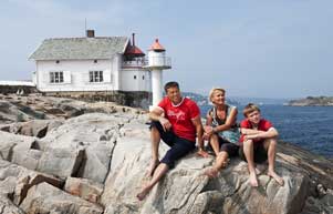 Familie auf einer Schäreninsel